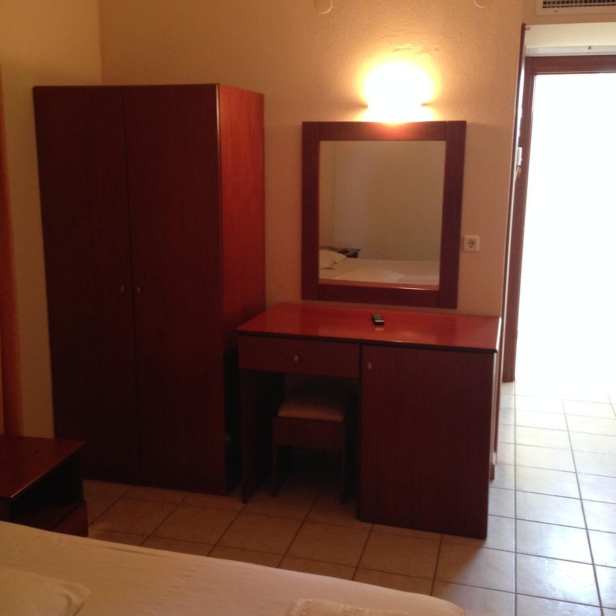 Hotel Akrogiali Korinós Extérieur photo
